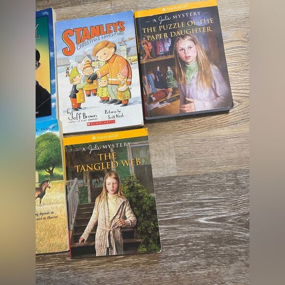 Miscellaneous kids girl chapter books Soft Cover Bundle set Lot of 7 scholastic - Picture 2 of 2
